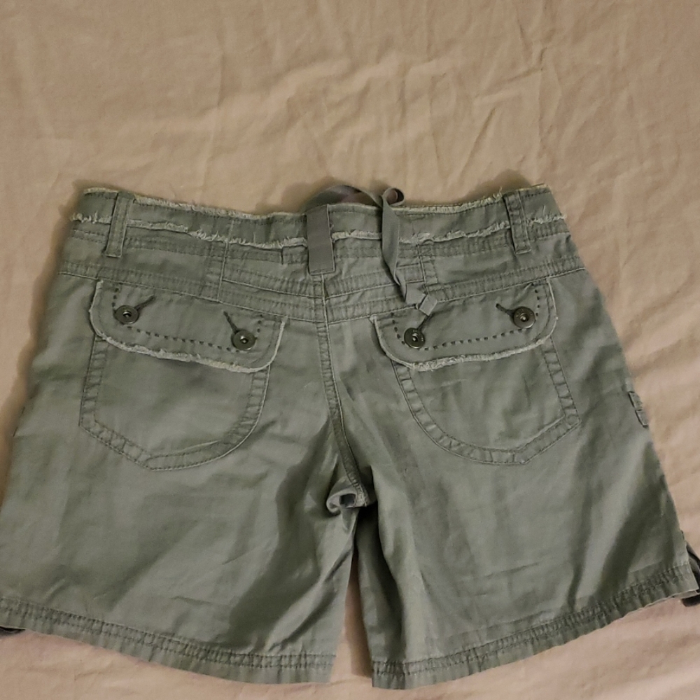 Shorts - Picture 2 of 3